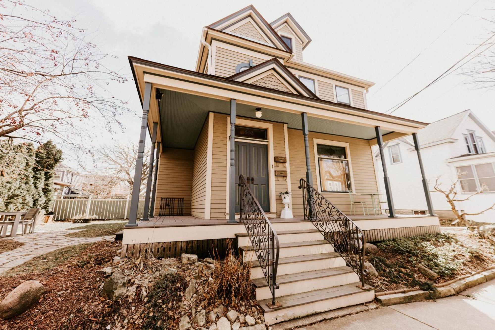 Retro Gem Box Victorian Steps From Irvine Park Apartamento Saint Paul Exterior foto